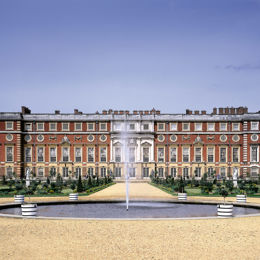 Exterior Hampton Court Palace 46808262052 O
