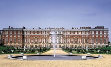 Exterior Hampton Court Palace 46808262052 O